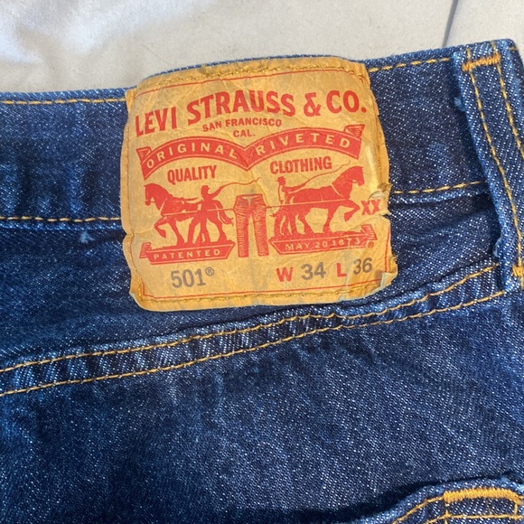 Dark Wash Levi’s 501 Mens Jeans - Picture 3 of 4